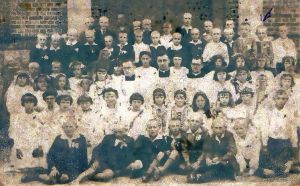 Zdjęcie przedstawia komunię św.w Bądkowie w 1938 r.